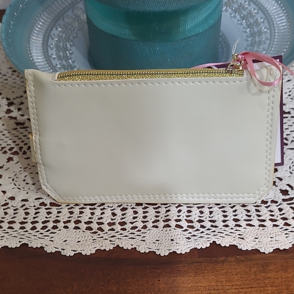 Handmade Cream Card Holder Wallet _ Check out the Handmade Closet tagged below! - Picture 5 of 6